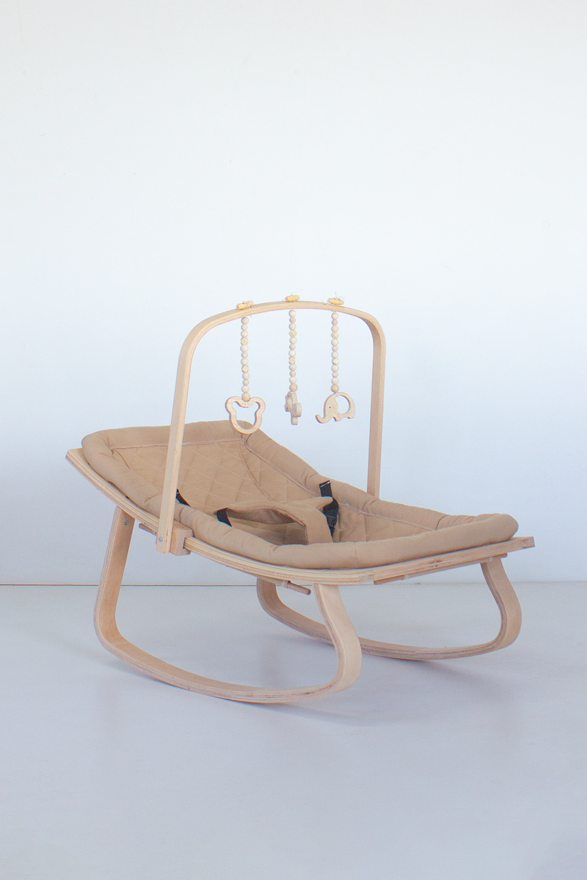 Träumeland: Die moderne Babywippe für Ihr Kind inkl. Holzspielzeug - PureBaby